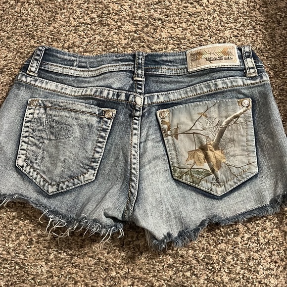 COPY - Grace in LA Realtree Camo Jean Shorts - Picture 2 of 2